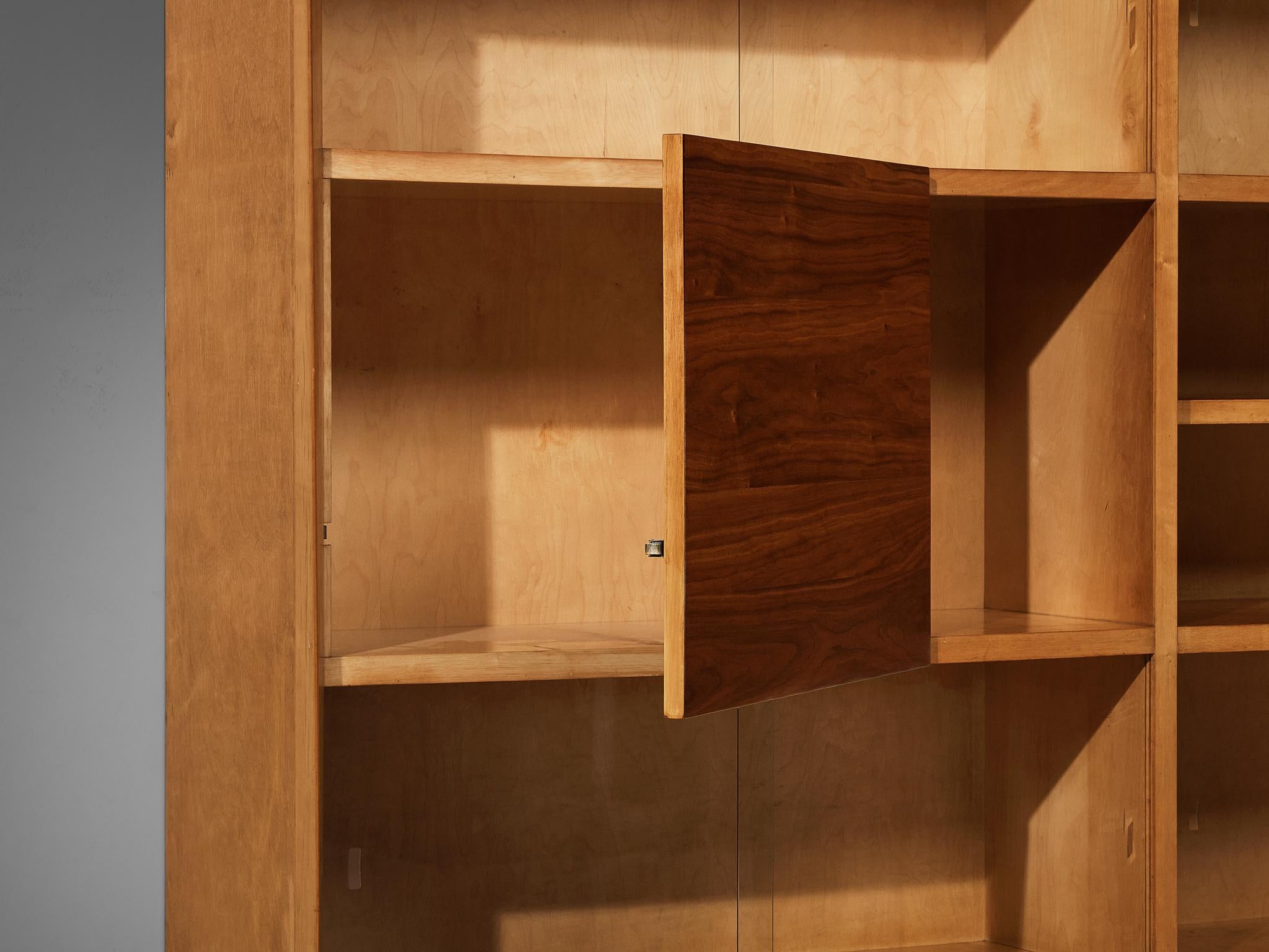 Mid-20th Century Mid-Century Modern Italian Wall Unit in Maple and Walnut For Sale