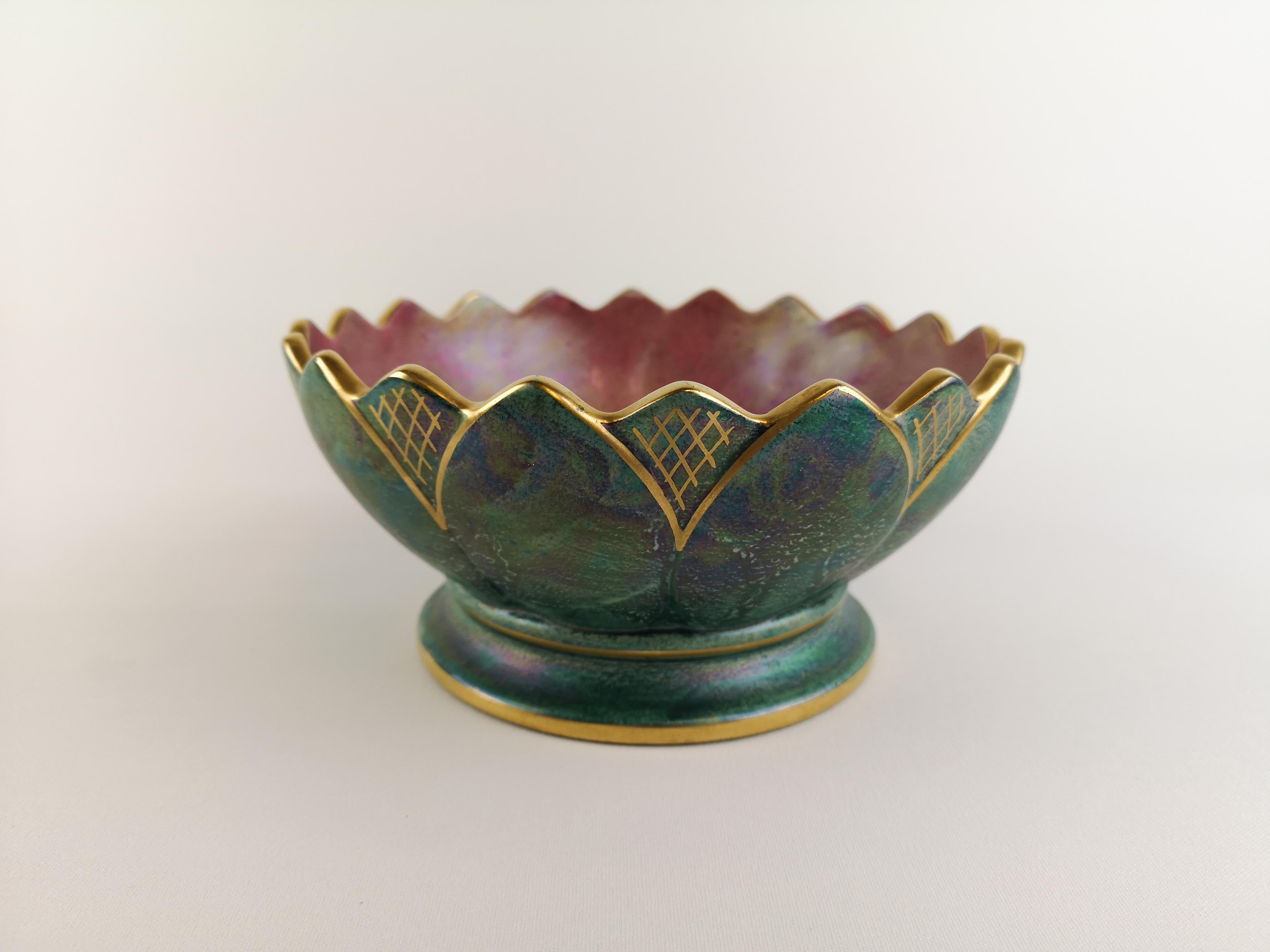 A wonderful bowl created by Josef Ekberg and manufactured by Gustavsberg Sweden in 1920s. Wonderful green glaze with hand painted gold pattern on the bowl. 

Excellent condition.