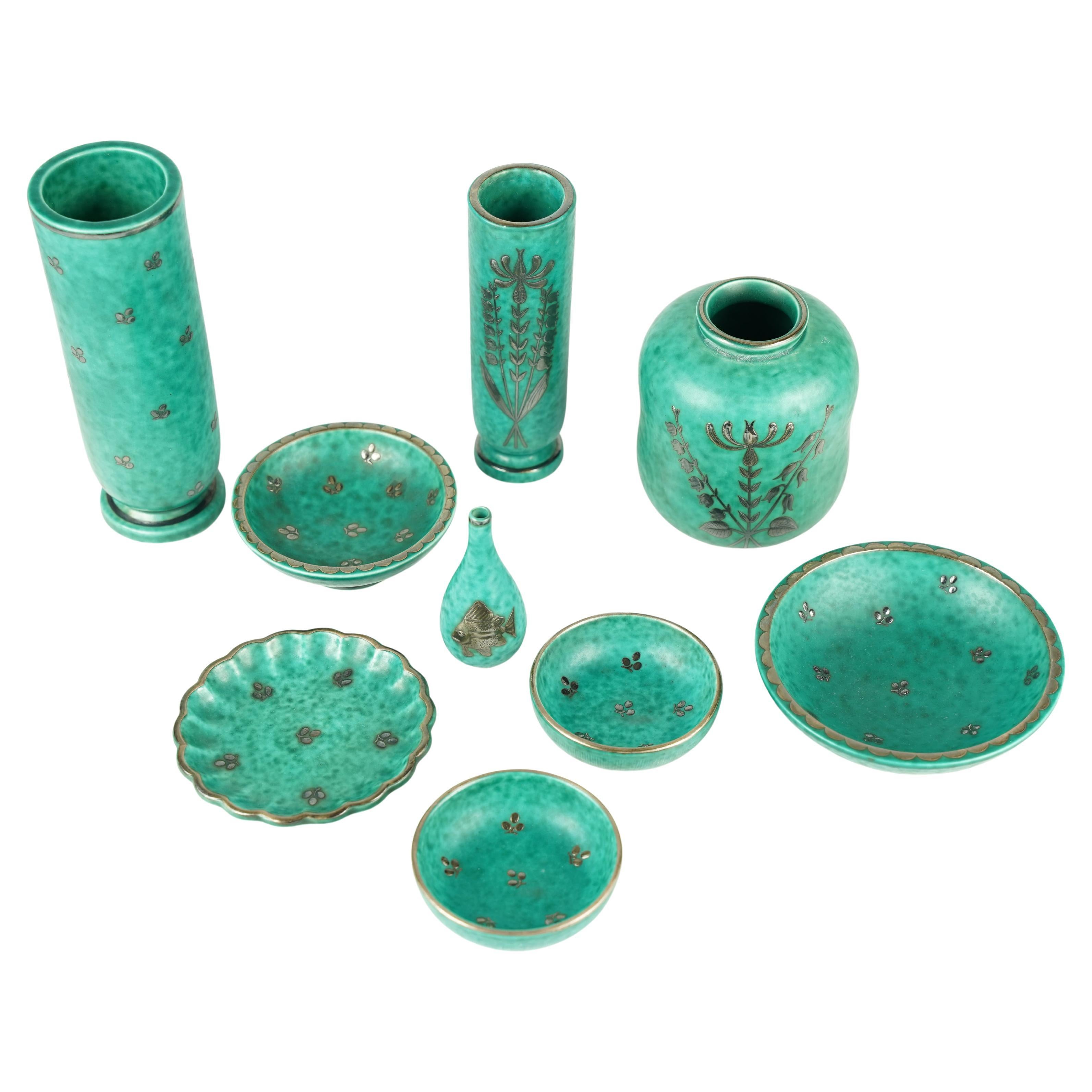 Collection of ceramics Von Wilhelm Kåge für Gustavsberg Schweden  quarzfarben mit Silbereinlagen in verschiedenen Größen und Formen.