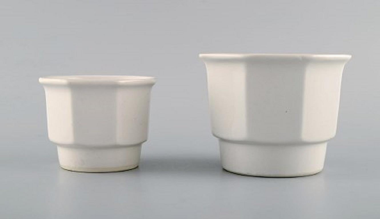 Gustavsberg, Sweden. Three flower pot covers in white glazed stoneware, 1970s.
Largest measures: 16.5 x 13 cm.
In excellent condition.
Stamped.