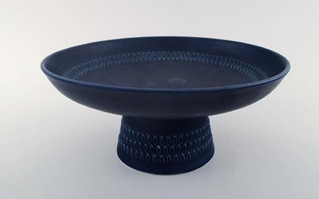 Gustavsberg, Wilhelm Kåge verkstad, blue ceramic centerpiece.
Sweden, 1950s-1960s.
In perfect condition.
Measures: 24 cm in diameter, 11 cm high.