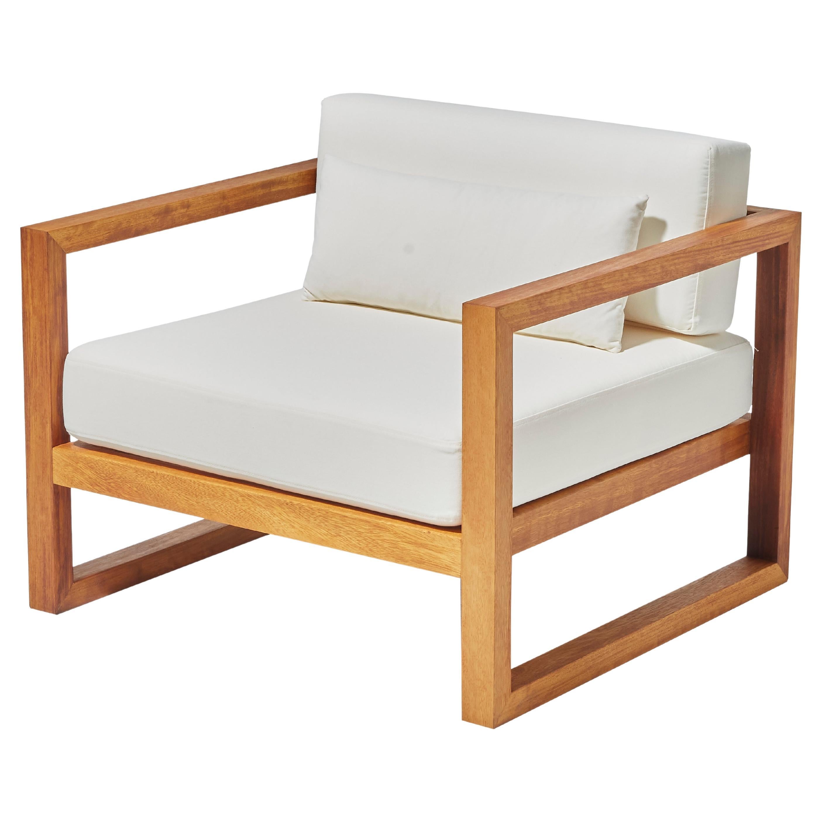 Sillón de exterior GUSTO de tela blanca hidrófuga y madera maciza de iroko