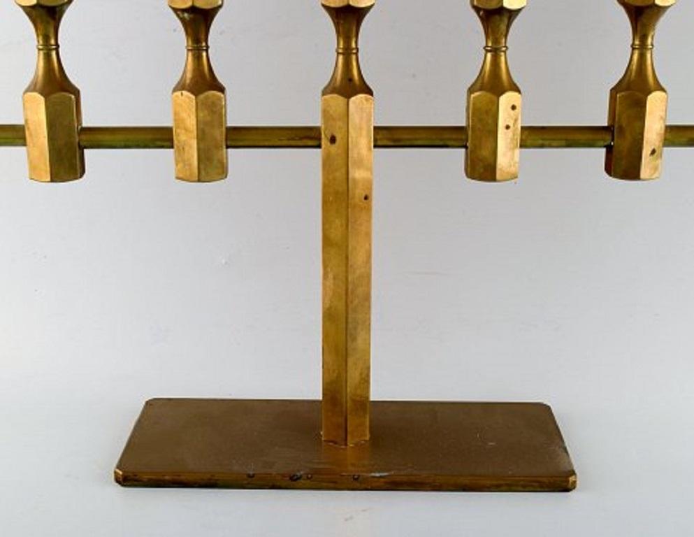 Gusum Metal, Gran Candelero Raro de Latón para Siete Luces, Diseño Sueco en Bueno estado para la venta en Copenhagen, DK