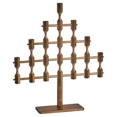 Gusums Metallslöjden, Candelabro de gran tamaño, latón, Suecia, 1977