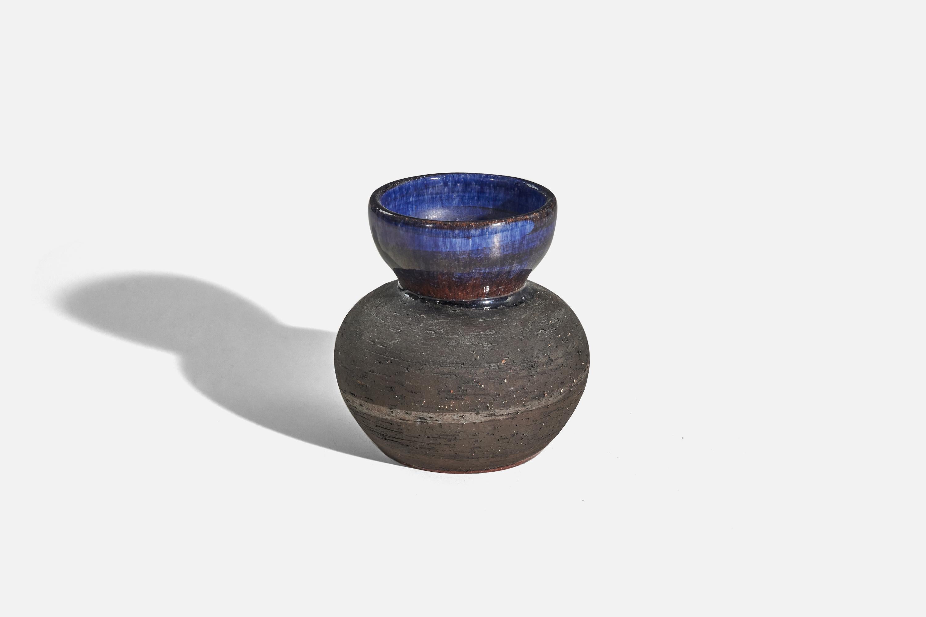Mid-Century Modern Gusztav and Ulla Kraitz, Vase, Dark Blue-Glazed Stoneware, Sweden, 1970s For Sale