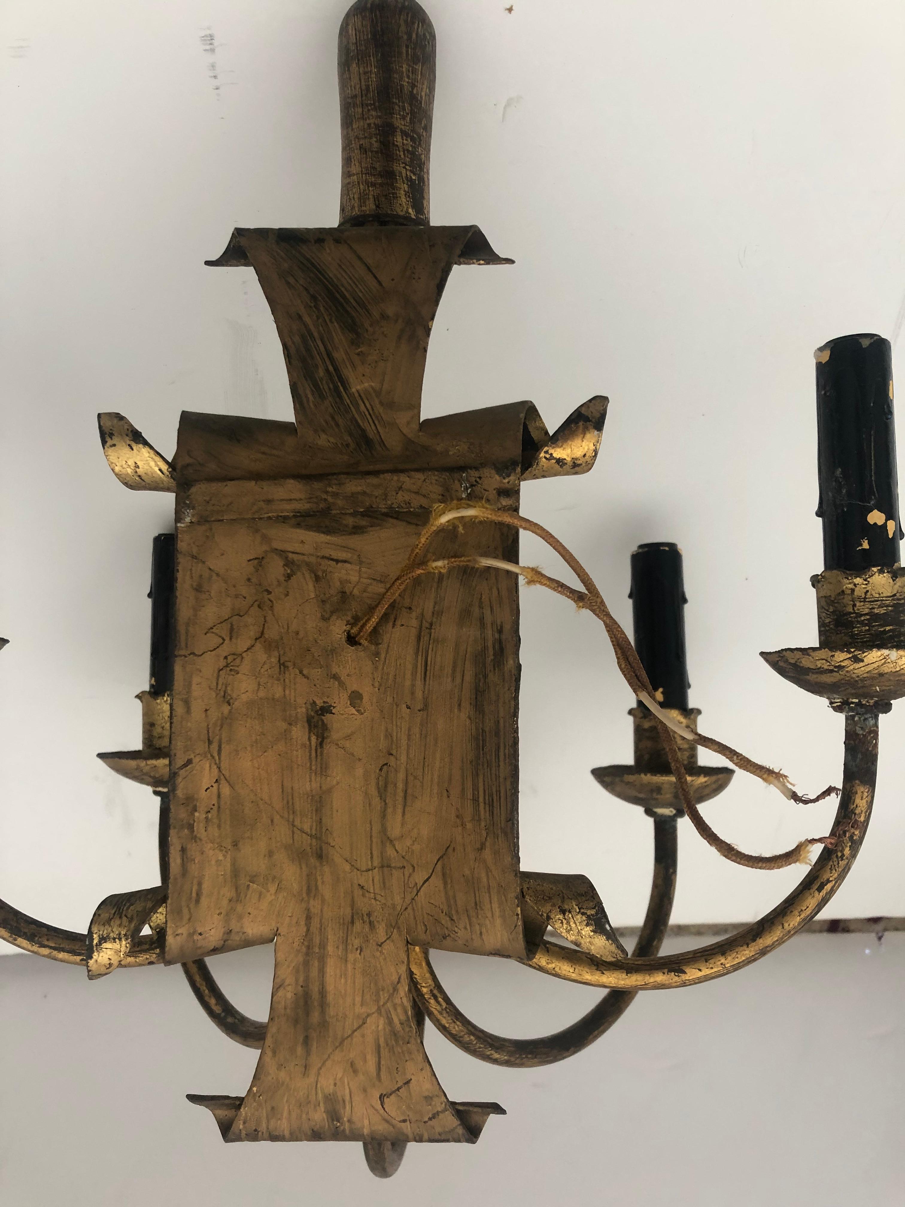 Paar 5-armige elektrifizierte Vintage-Kerzenleuchter aus gealterter Bronze im Angebot 1