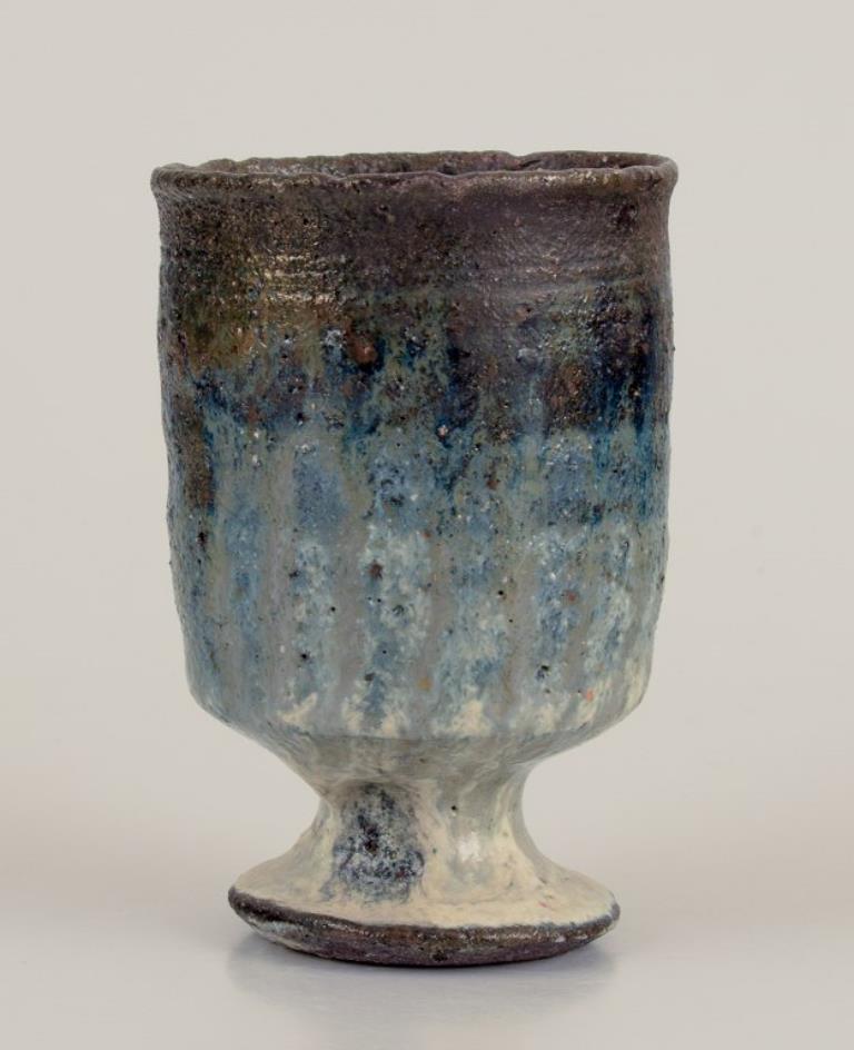 Scandinave moderne Gutte Eriksen, Danemark. Deux tasses en céramique en technique raku. Environ 1960 en vente