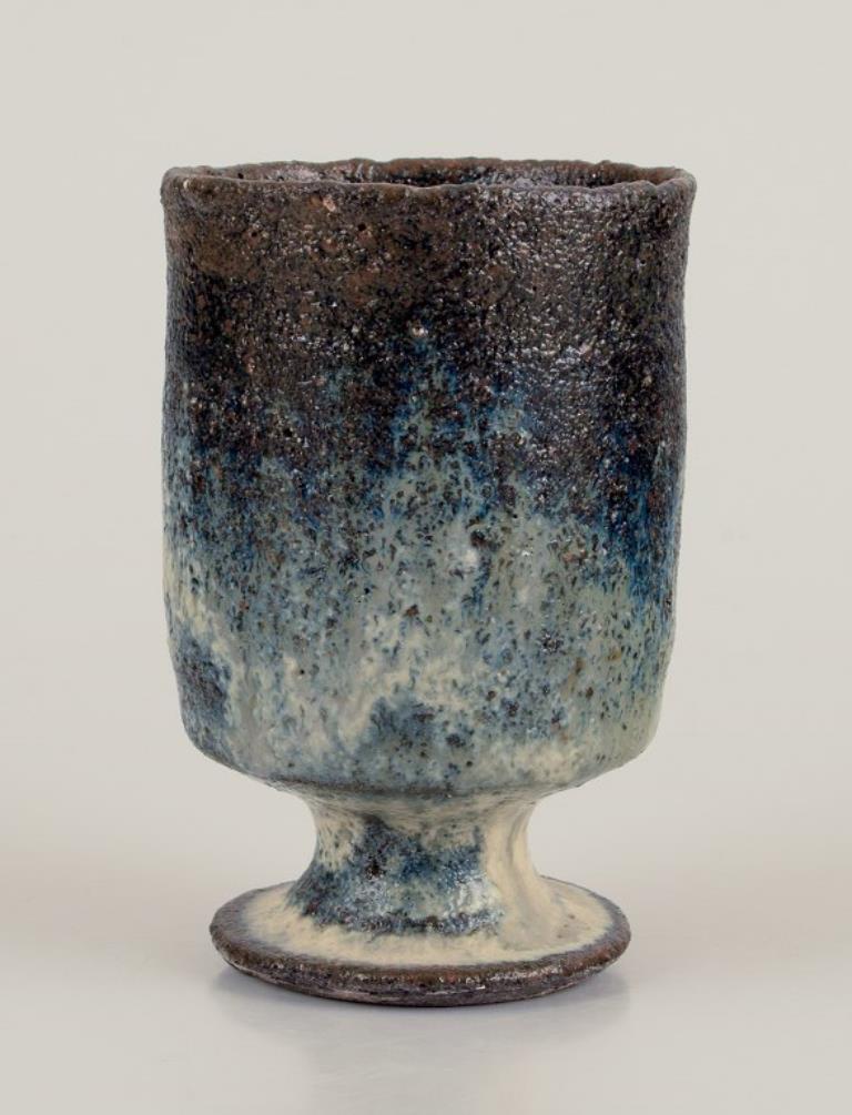 Vernissé Gutte Eriksen, Danemark. Deux tasses en céramique en technique raku. Environ 1960 en vente