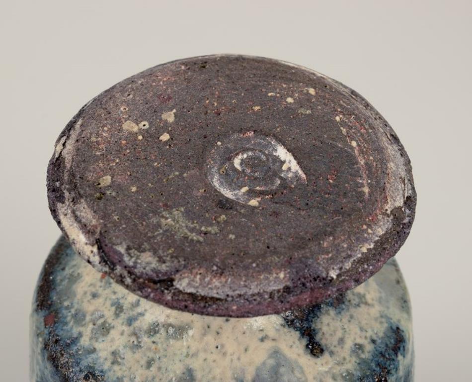Milieu du XXe siècle Gutte Eriksen, Danemark. Deux tasses en céramique en technique raku. Environ 1960 en vente
