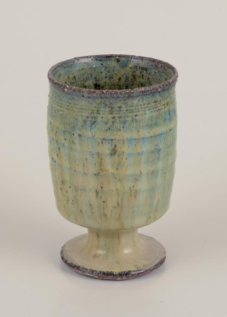 Danois Gutte Eriksen, Danemark. Deux tasses en céramique, technique raku, glaçure de lave fluide en vente