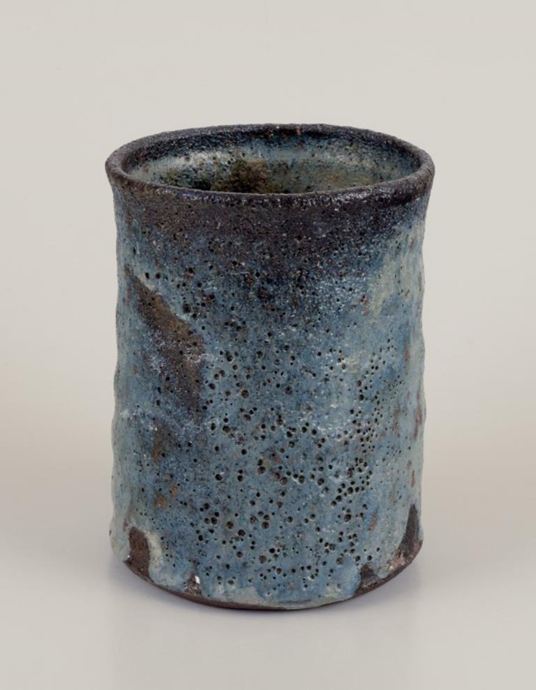 Gutte Eriksen, Denmark.
Vase in ceramic, raku technique, flowing lava glaze in blue-gray tones.
Approximately 1960.
Marked.
Perfect condition.
Dimensions: 12.8 cm x 9.0 cm.

Gutte Eriksen was a Danish ceramic artist renowned for her significant