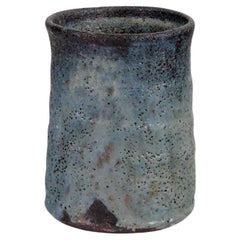 Gutte Eriksen, Danemark. Vase en céramique, technique raku, glaçure de lave fluide