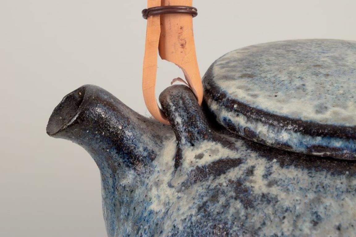 Danese Gutte Eriksen. Teiera unica in ceramica, tecnica raku, smalto lavico fluente, anni '60 in vendita