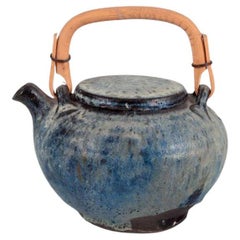 Gutte Eriksen. Einzigartige Teekanne aus Keramik, Raku-Technik, fließende Lavaglasur, 1960er Jahre