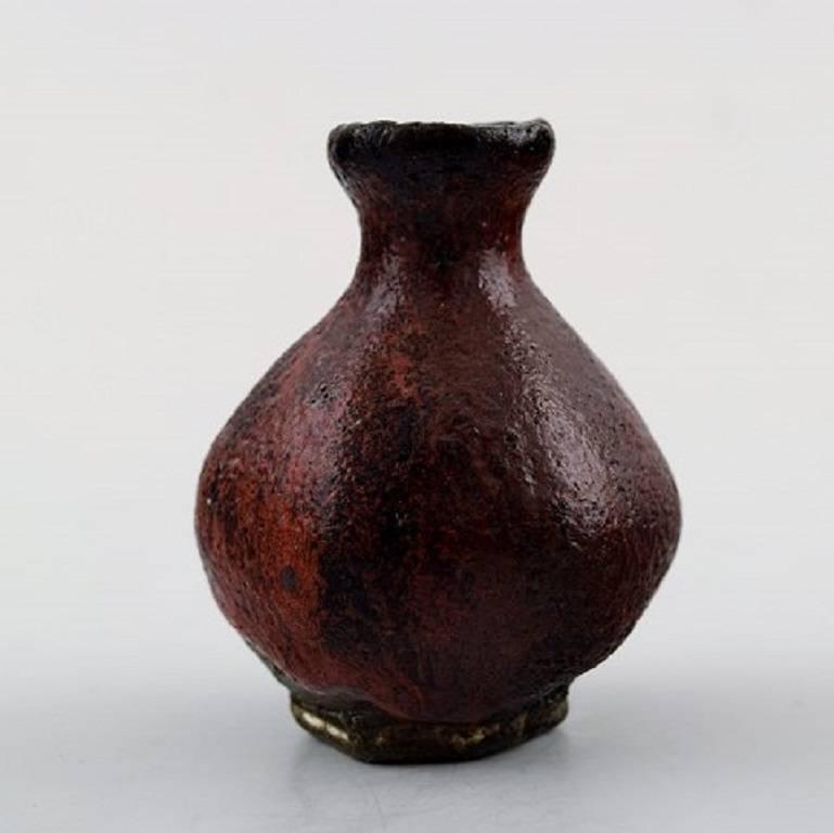 Gutte Eriksen, own workshop, ceramic vase.
Measures: 6.5 x 5 cm.
In perfect condition.
Signed.