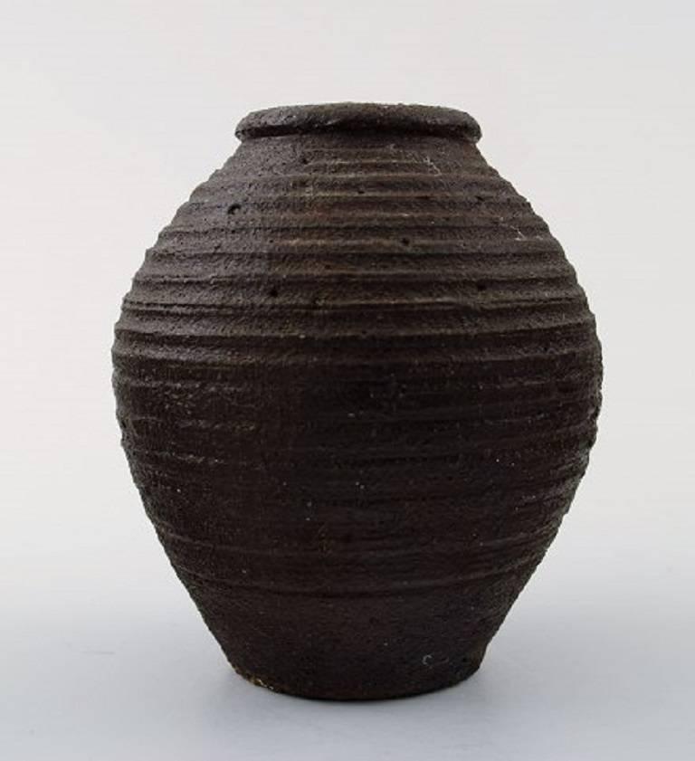 Scandinavo moderno Ceramista danese, Due vasi in ceramica in vendita