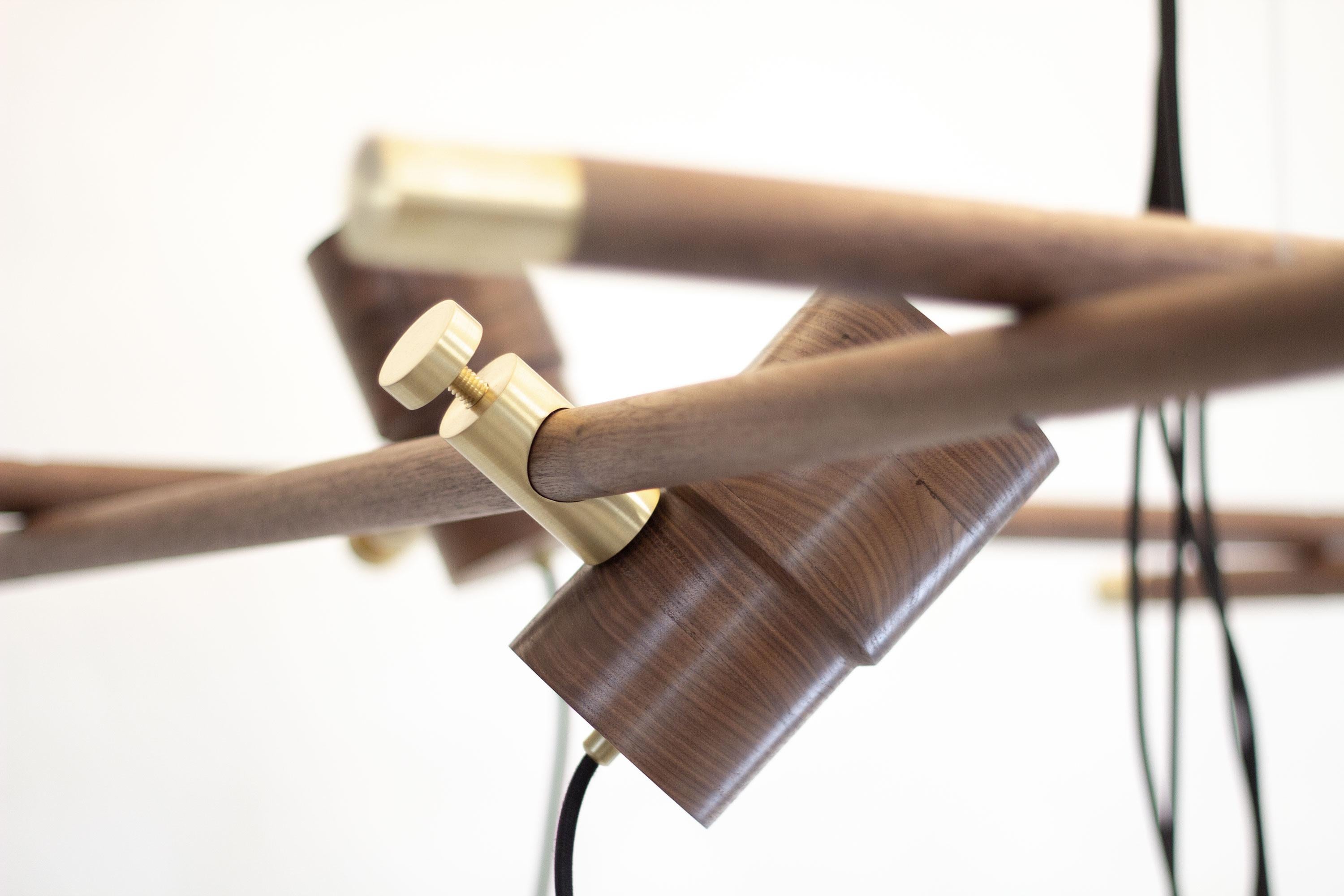 Mid-Century moderno Guvukai, lampada in legno massiccio e ottone di CMX in vendita