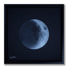 Waxing Crescent Moon – Der junge Mond von Guy Allen.  Gerahmter Druck aus Ätzung