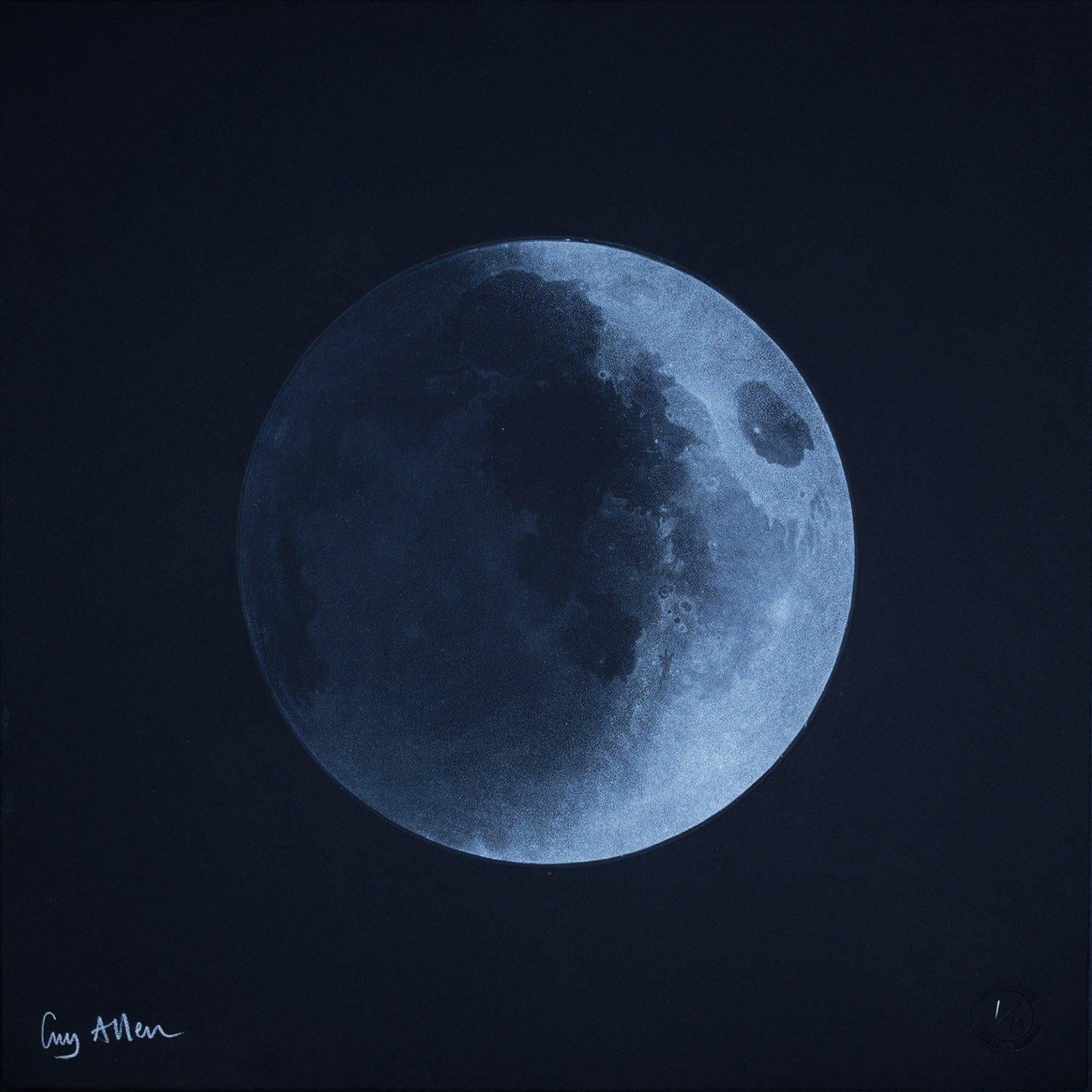 La Luna giovane si verifica tra la Luna nuova e la mezzaluna crescente, quando appaiono i primi frammenti di illuminazione.

La Luna ha avuto un'importanza nella cultura umana fin dagli albori della storia e probabilmente anche prima.  Spesso