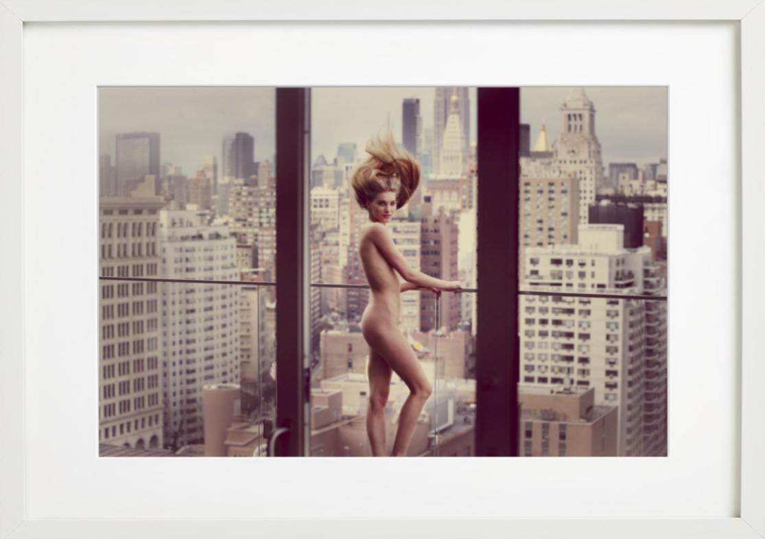 Elsa Hosk - nude Victoria's Secret model in front of panorama New York skyline - Contemporary Photograph by Guy Aroch