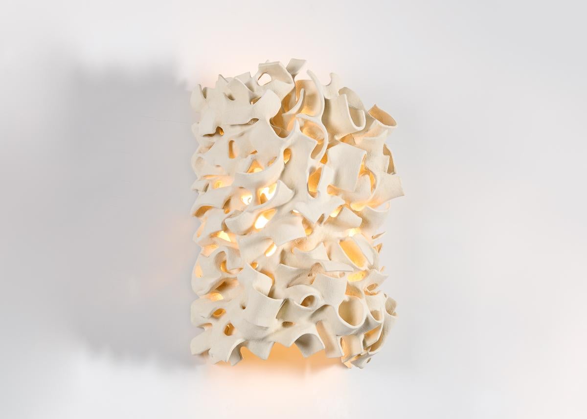 Firmato: Bareff

Il lavoro di Guy Bareff nell'ultimo decennio rappresenta una rinnovata esplorazione del vocabolario visivo che ha caratterizzato la sua potente opera negli anni Settanta. I suoi nuovi pezzi richiamano lo stile iconico di quel