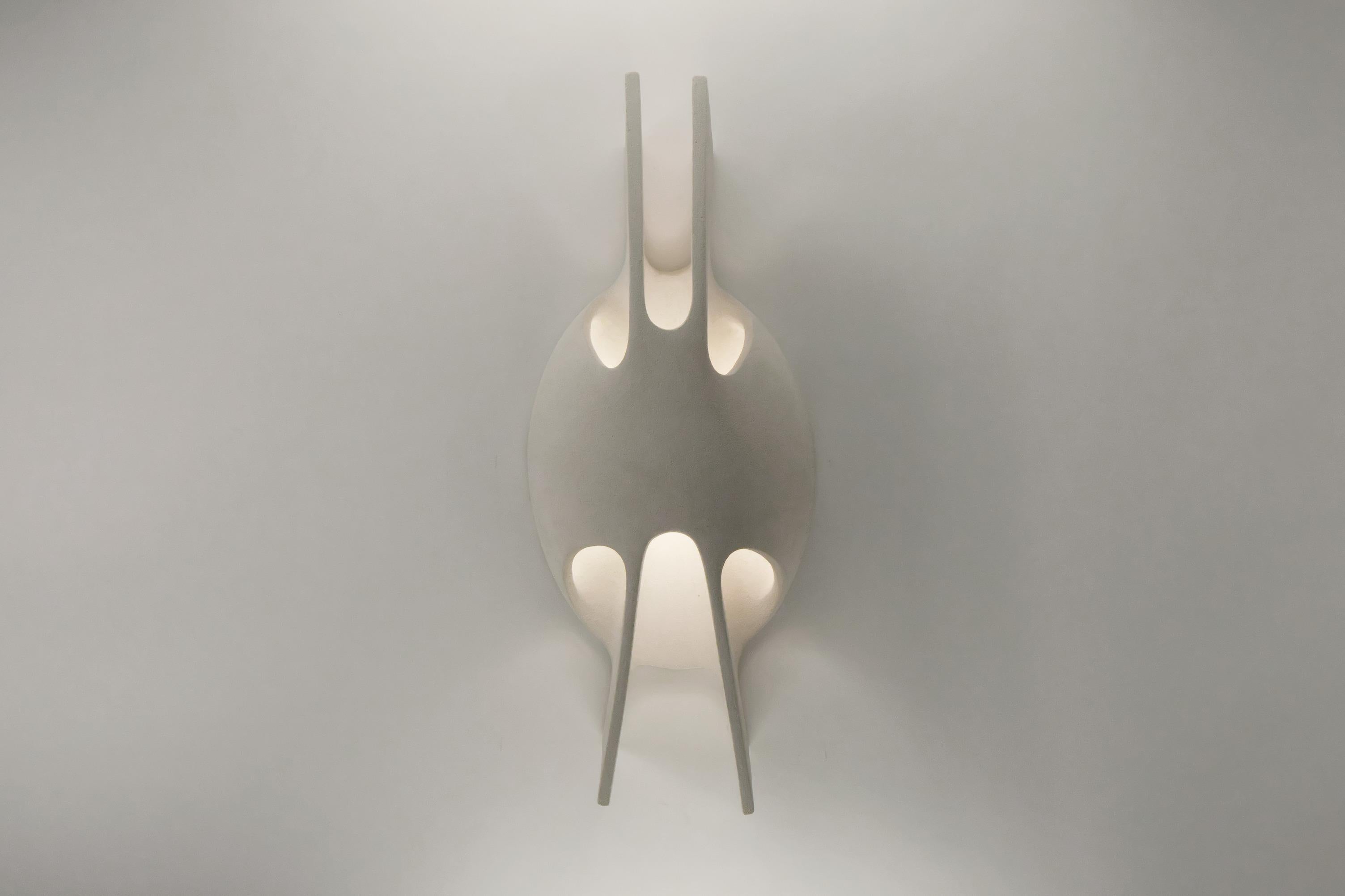 Firmado: Bareff

La obra de Guy Bareff de la última década representa una exploración renovada del vocabulario visual que caracterizó su poderosa obra en la década de 1970. Sus nuevas piezas recuerdan el estilo icónico de aquella época, pero son