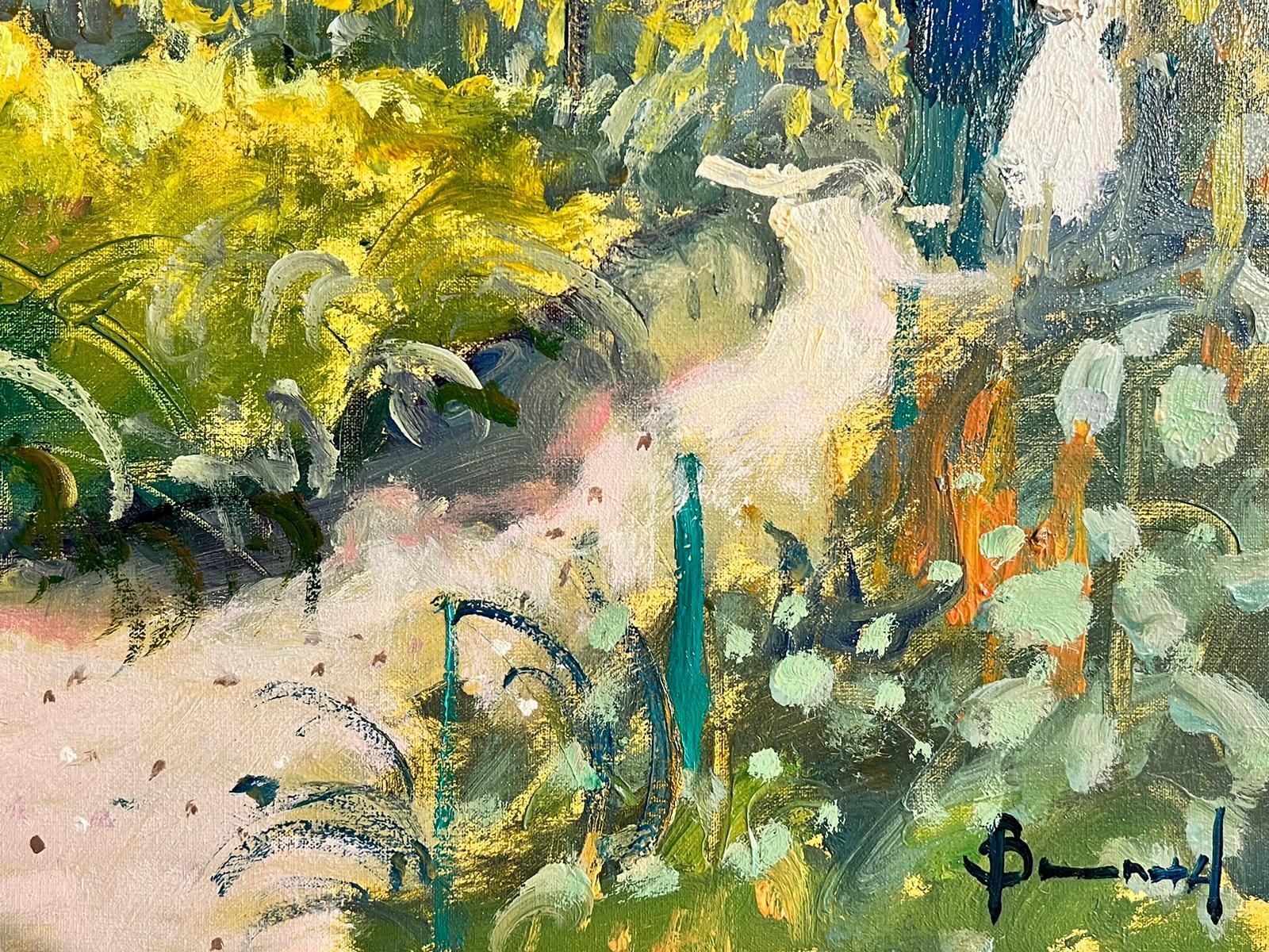 Figure che passeggiano nel giardino di Monet a Giverny Olio firmato da un impressionista francese - Painting di Guy Benard