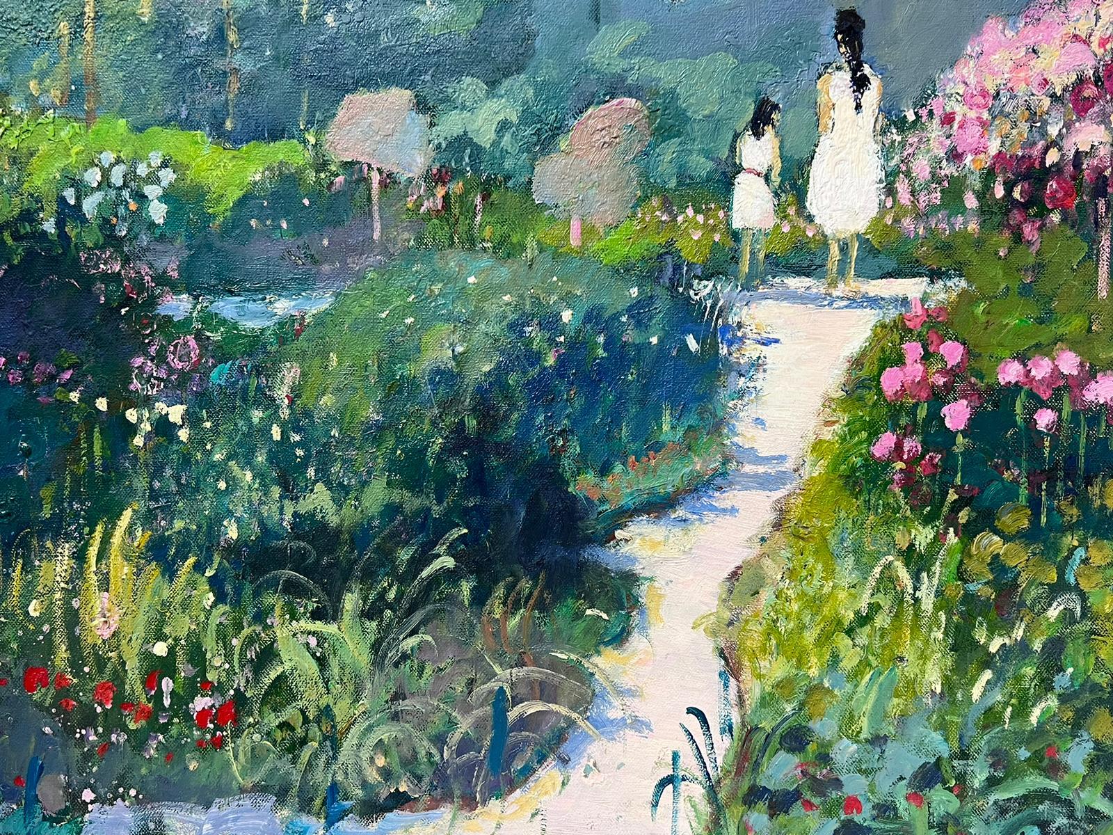 Madre e figlia che passeggiano in un giardino fiorito Olio firmato da un impressionista francese - Painting di Guy Benard