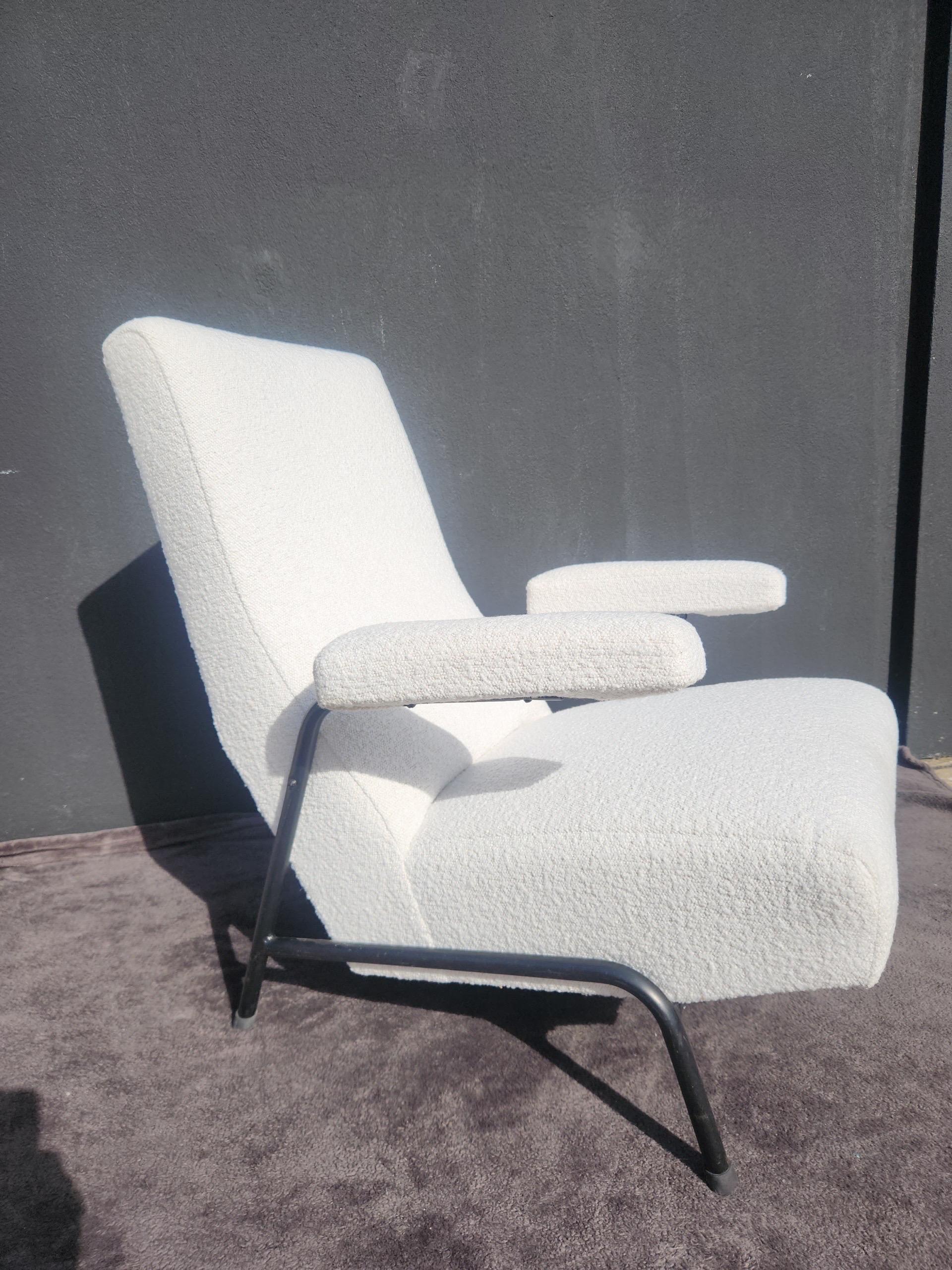 Guy Besnard Sesselpaar mit Boucle-Stoff, 1950er Jahre Frankreich (Bouclé) im Angebot