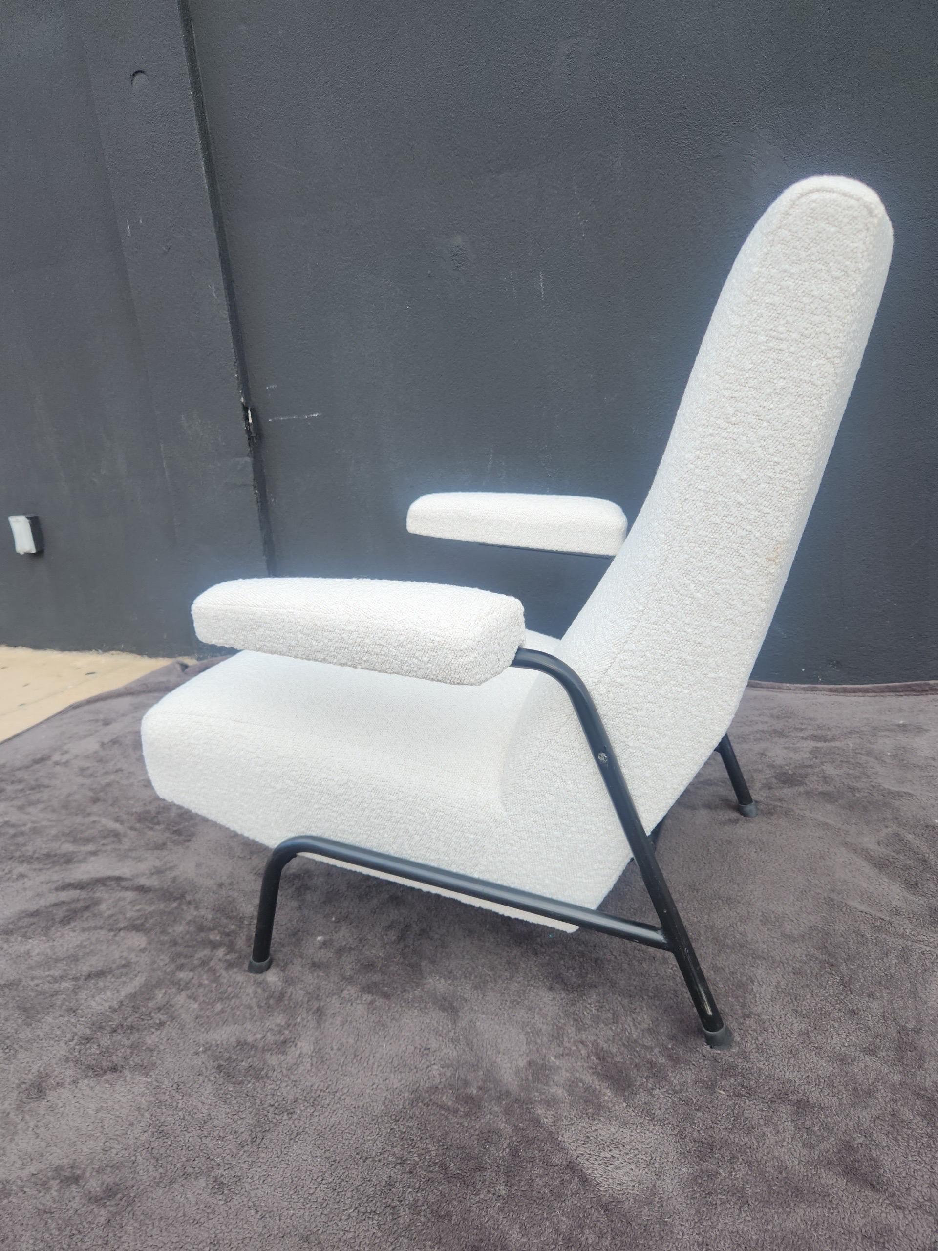 Guy Besnard Sesselpaar mit Boucle-Stoff, 1950er Jahre Frankreich im Angebot 1