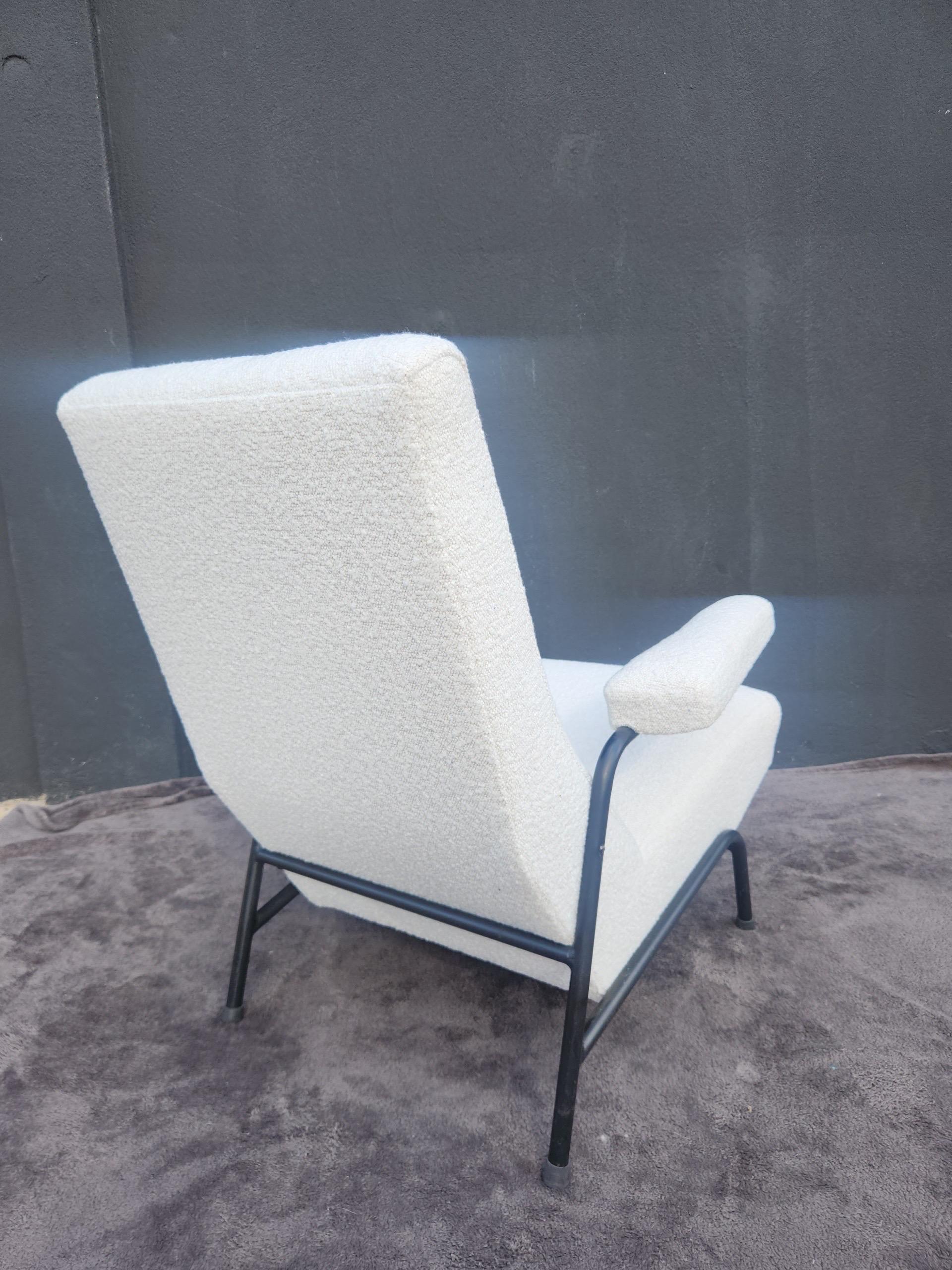 Guy Besnard Sesselpaar mit Boucle-Stoff, 1950er Jahre Frankreich im Angebot 2