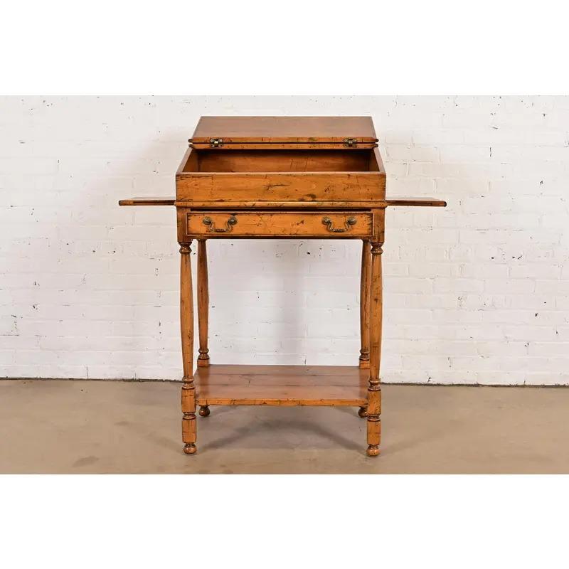 Scrivania in acero Guy Chaddock Gustavian Slant Front In condizioni buone in vendita a South Bend, IN