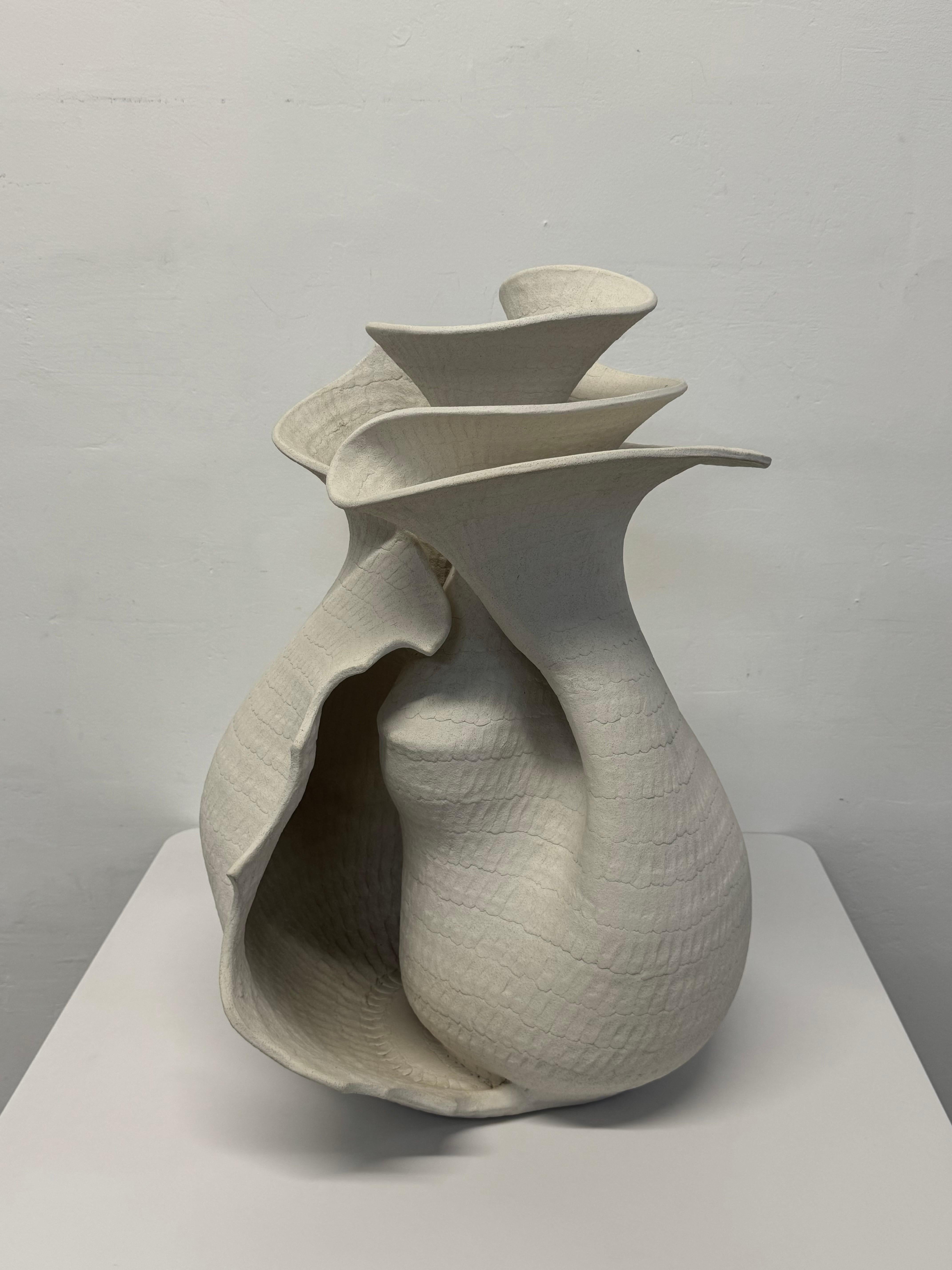 Gran jarrón modernista de Studio Pottery, obra de Guy Dawson, hacia la década de 1960.  Firmado.