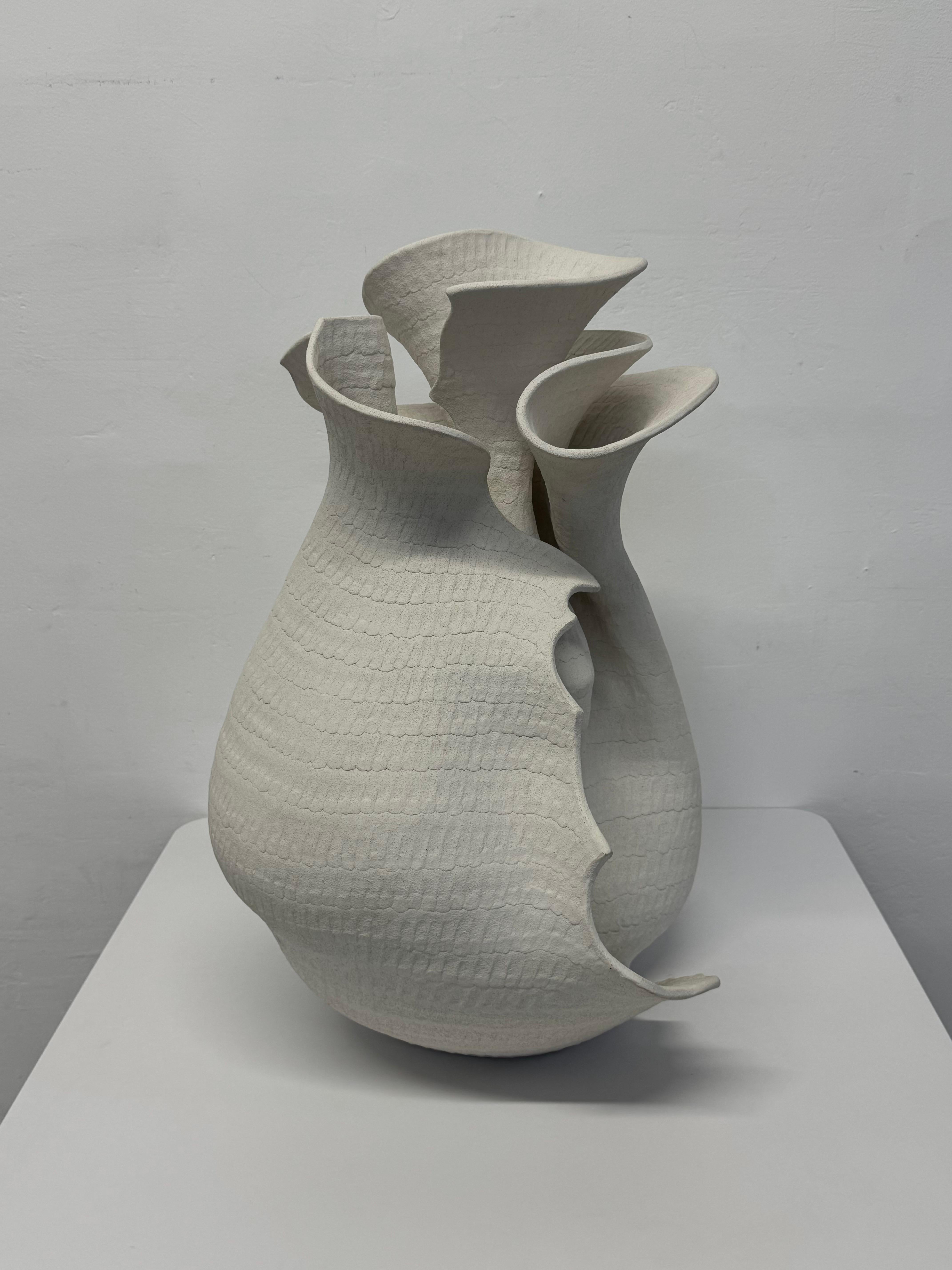 Guy Dawson Gran jarrón escultórico modernista de Studio Pottery, firmado Moderno de mediados de siglo en venta