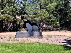 Großer Fries von Guy Dill:: zeitgenössische abstrakte großformatige Skulptur für den Außenbereich