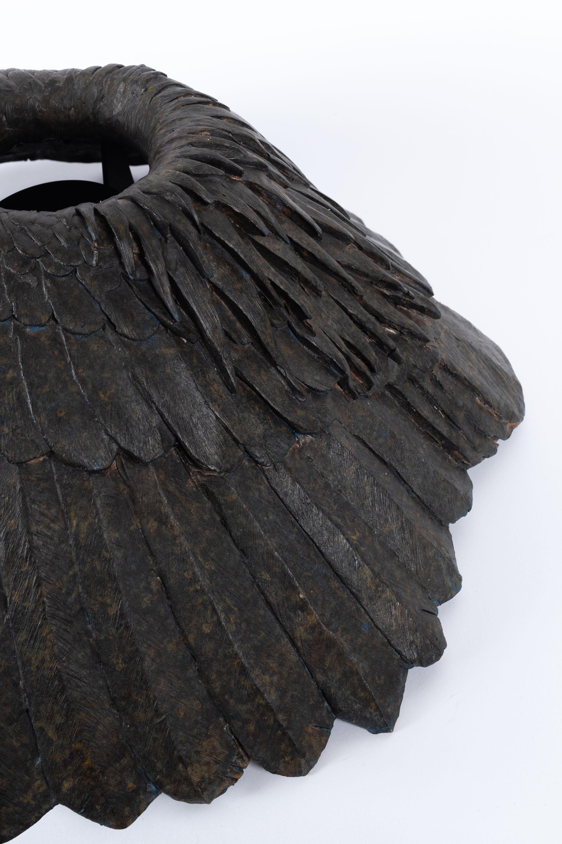 Polyester sculpture of wings in a circle, called 'Meditation' – Sculpture von Guy Du Cheyne