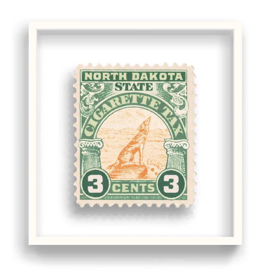 Chaque œuvre de Gee a été réimaginée numériquement à partir d'un timbre-poste original. Imprimée sur une carte G. F. Smith de 350 g/m², découpée et finie à la main, l'œuvre d'art est ensuite montée sur float.

Signé et édité à la main par