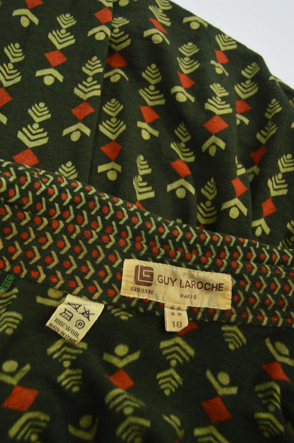 Women's Guy Laroche 1970s Green Italian Wool Knit Vintage Dagger Collar Blouse
