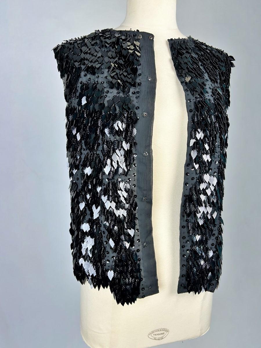 Guy Laroche Black bolero embroidered with sequins - France Circa 1980 In Good Condition For Sale In Toulon, FR