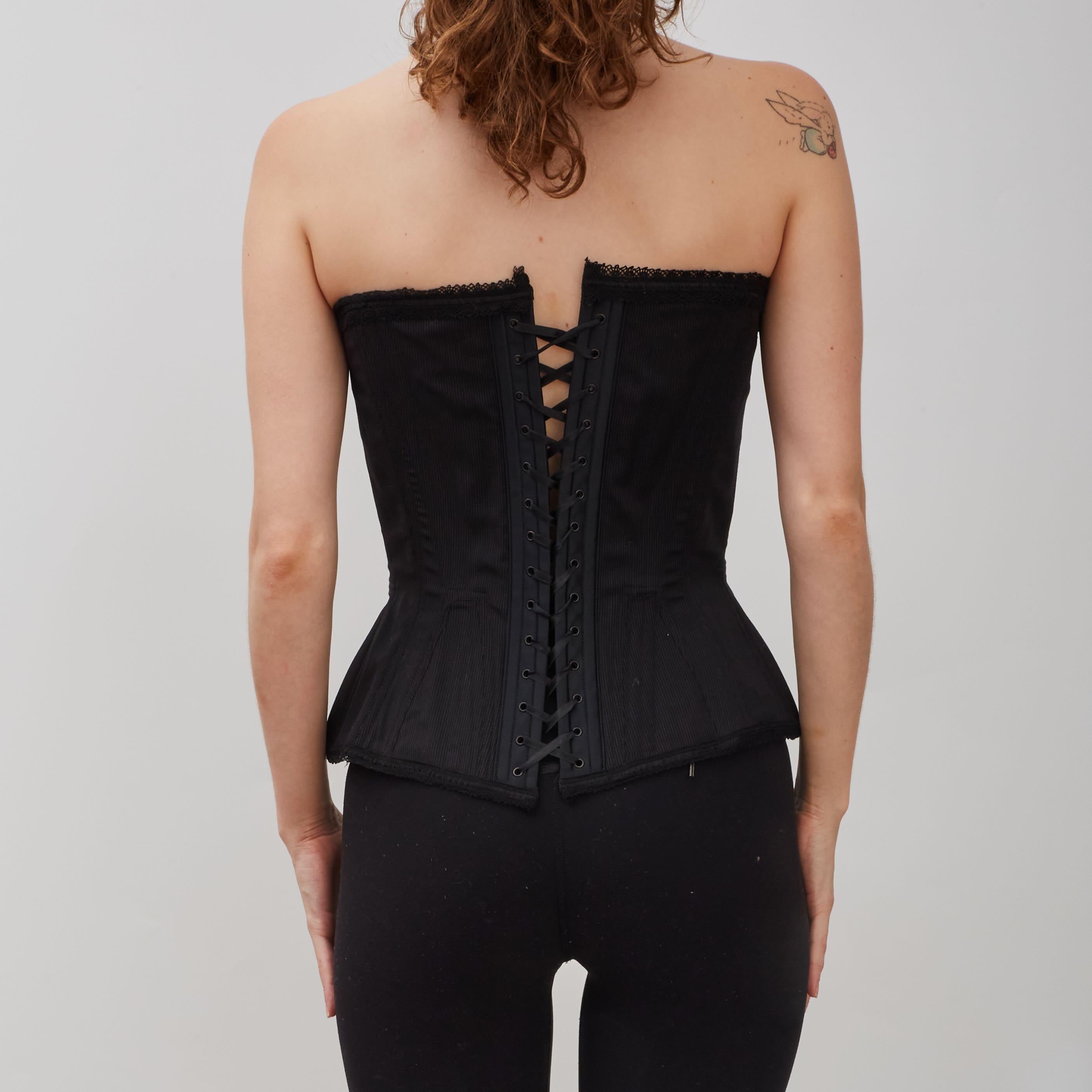 Guy Laroche Black Wool Lace Up Corset Top (40FR  Medium) In Excellent Condition In Montreal, Quebec