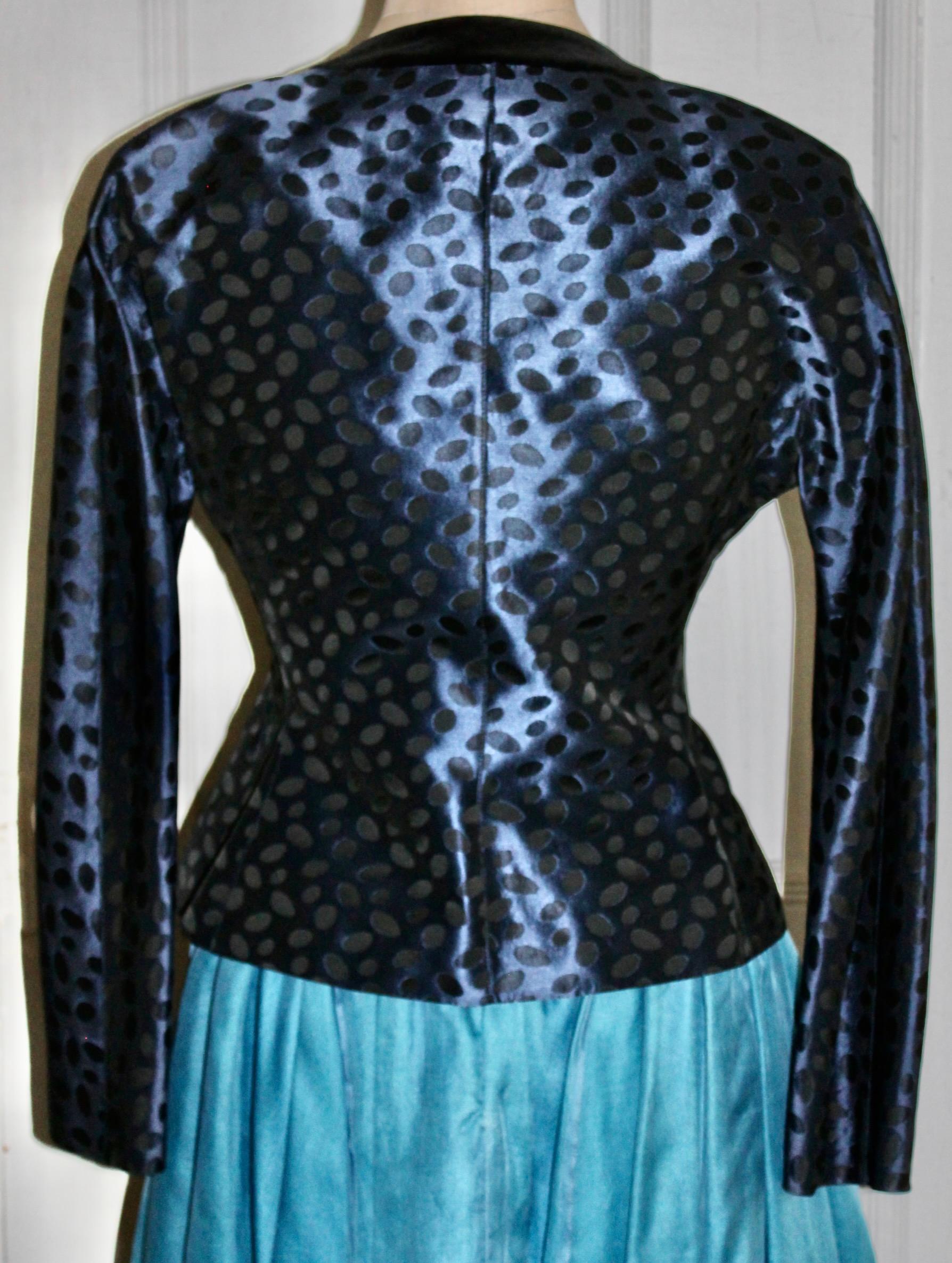 Blaue Satinjacke von Guy Laroche Boutique, Paris im Angebot 1