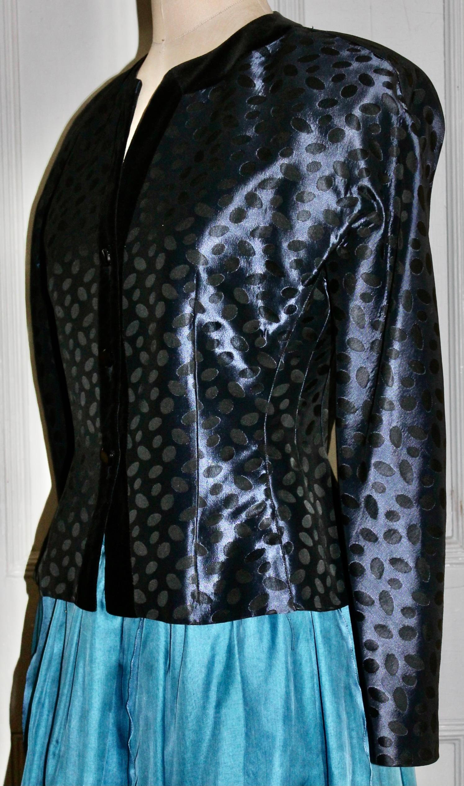 Blaue Satinjacke von Guy Laroche Boutique, Paris im Angebot 2