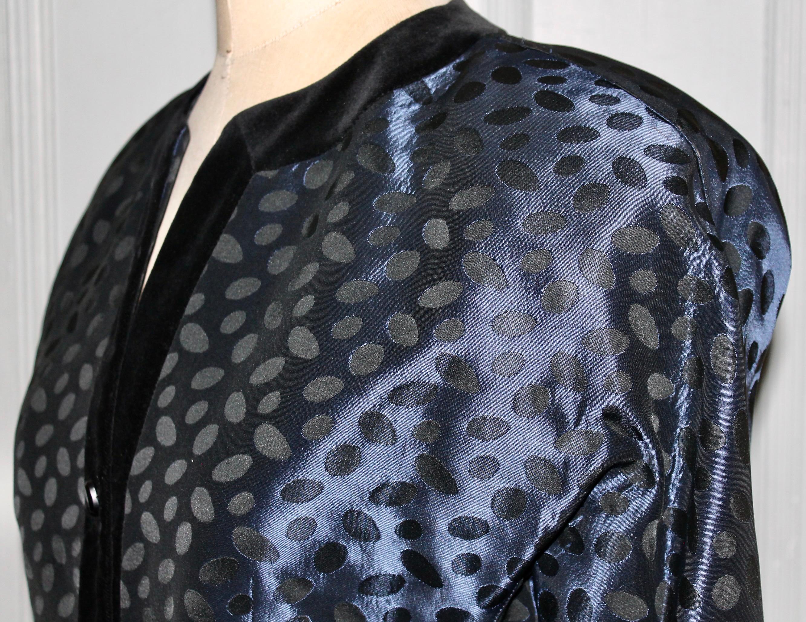 Blaue Satinjacke von Guy Laroche Boutique, Paris im Angebot 3