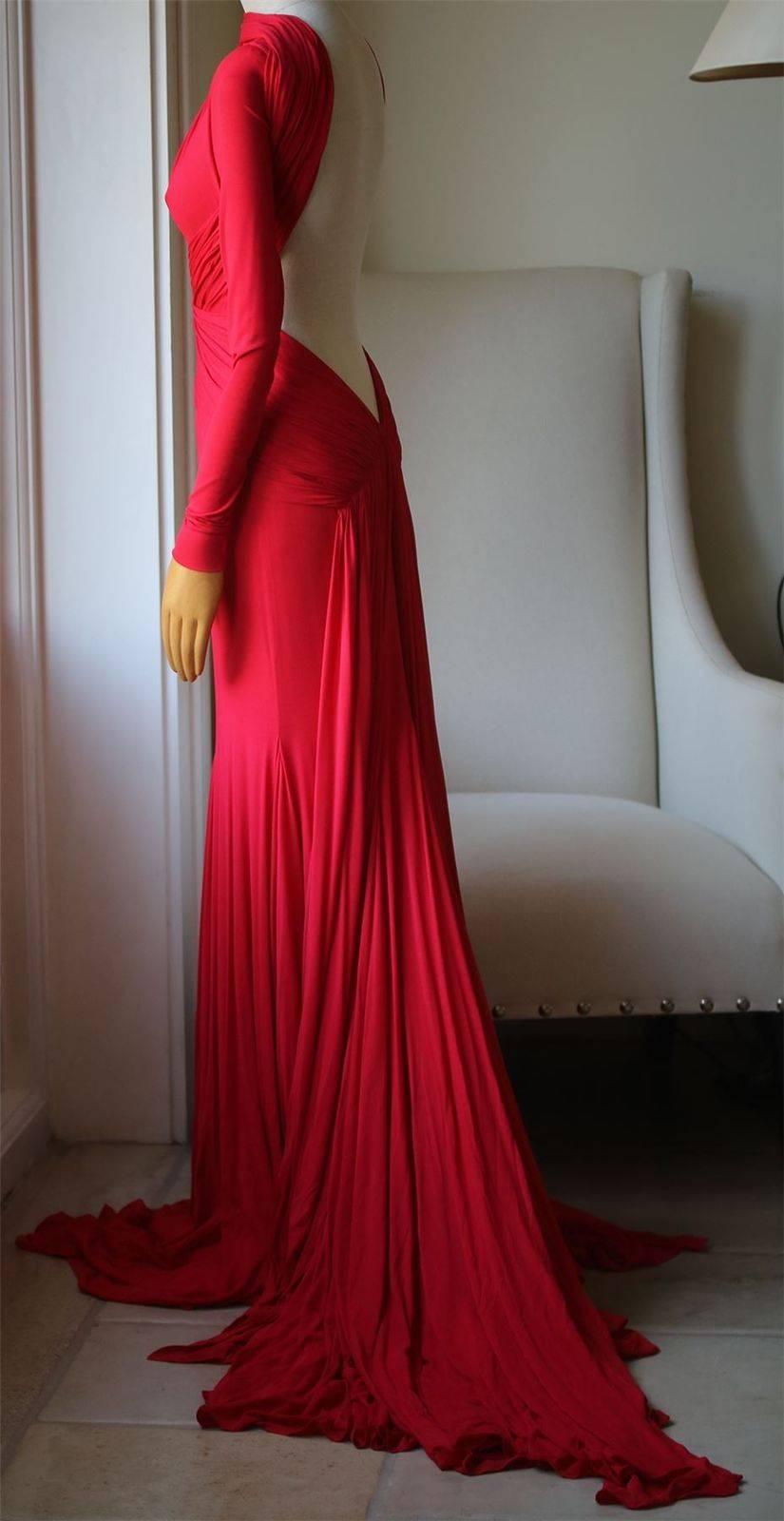 Guy Laroche by Herve L. Leroux red long-sleeved backless gown. The simplicity of Guy Laroche's gown is what sets it apart from your average evening gown. Hilary Swank thought so too when she wore the same dress in navy to receive her Oscar in 2005.
