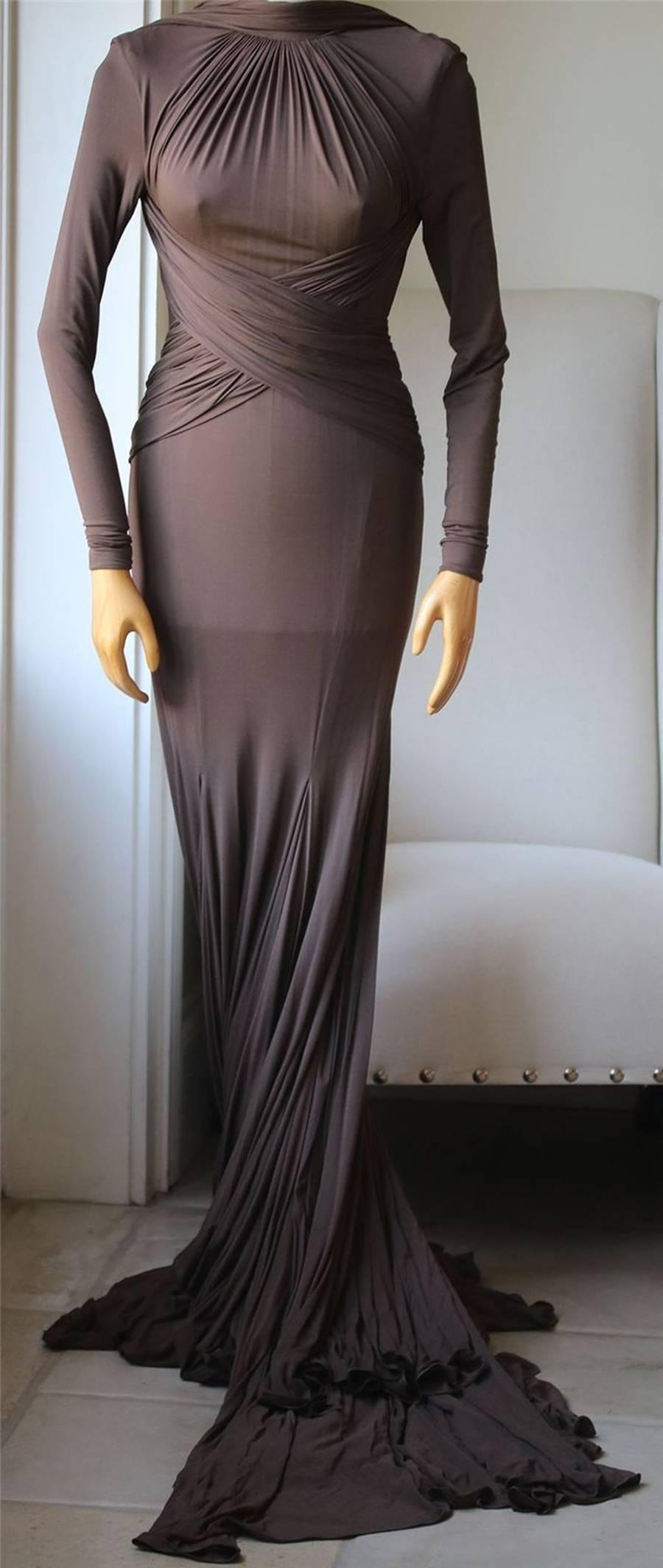 Guy Laroche by Herve L. Leroux brown long-sleeved backless gown. The simplicity of Guy Larouche's gown is what sets it apart from your average evening gown. Hilary Swank thought so too when she wore the same dress in navy to recieve her Oscar in