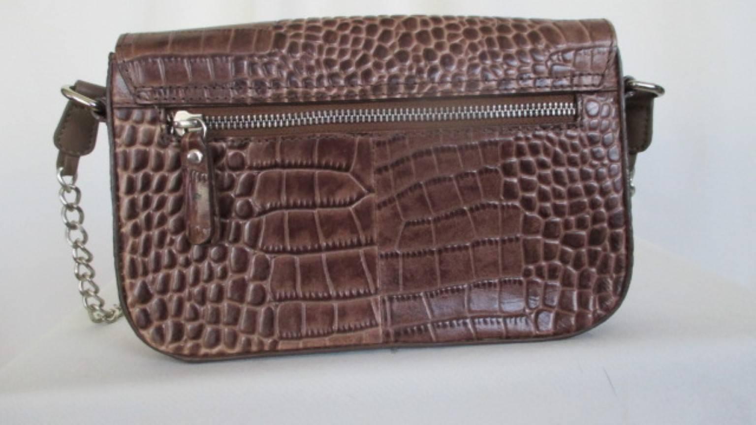 Vintage Guy Laroche bag -collectors item- 
Color and material: brown, croco print leather
Hardware: silver
Inside has 1 zipper and 1 open pocket,
back 1 zipper pocket
Pre owned condition.
Measurements:
15 cm/ 5.90 inch  x  22 cm/ 8.66 inch
Total