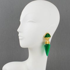 Ohrclips aus vergoldetem Metall von Guy Laroche mit smaragdgrünem Harz