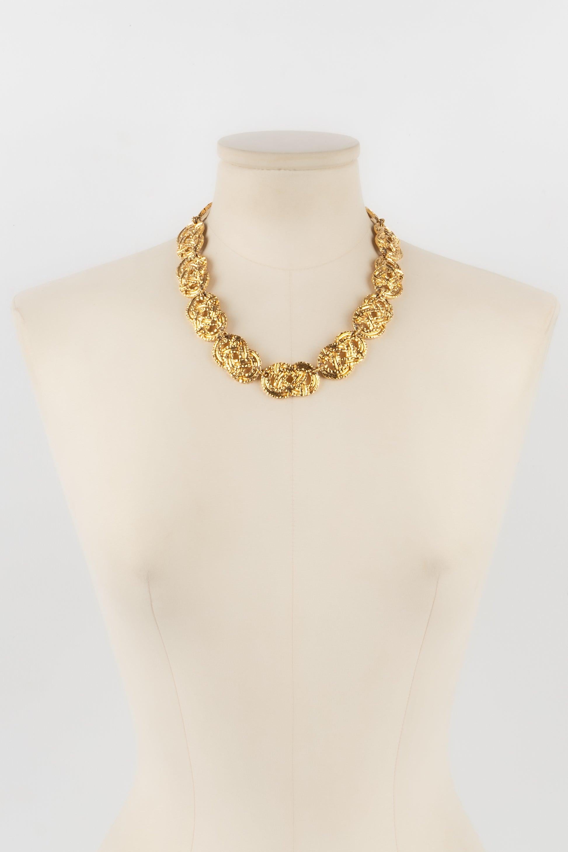 Guy Laroche - Engraved gold metal necklace.

Additional information:
Condition: Very good condition
Dimensions: Length: 46.5 cm

Seller Reference: BC56
