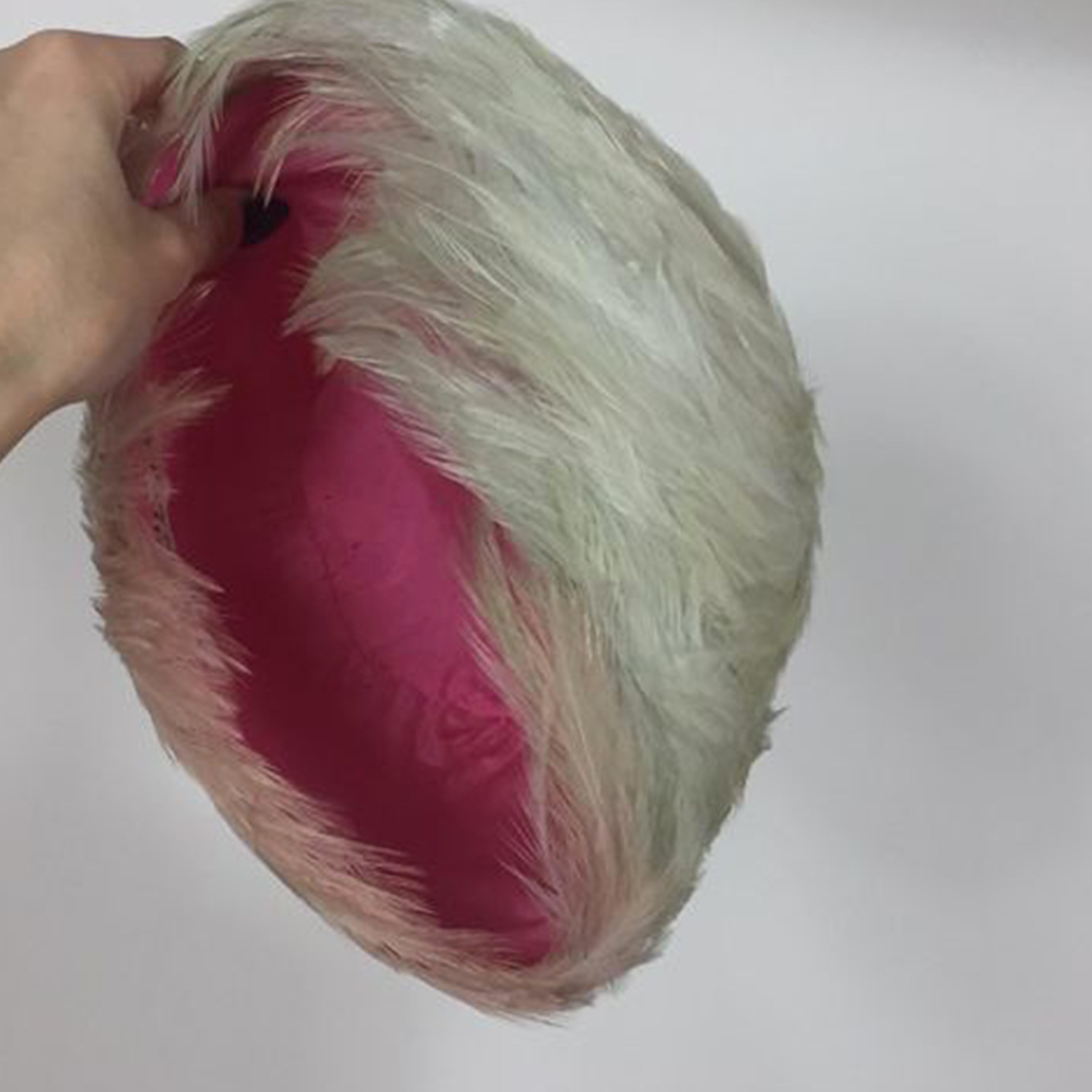GUY LAROCHE FW1994 Feather hat In Excellent Condition For Sale In Paris, FR