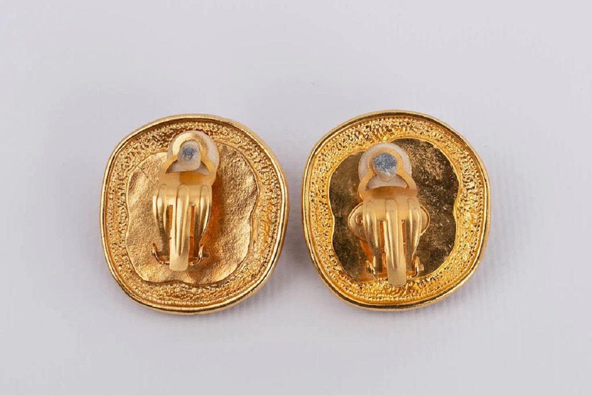 Artist Guy Laroche Gilded Metal and Resin Clip-on Earrings For Sale